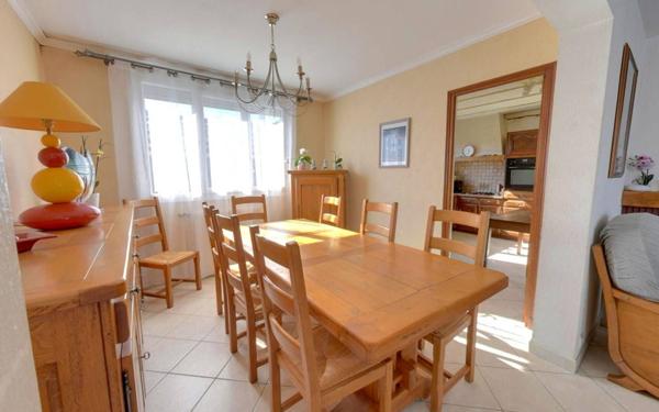 Maison à vendre    5 pièces • 128,30 m2 Roissy-en-Brie