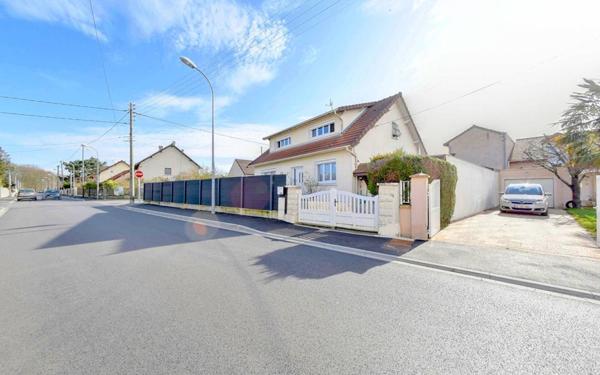 Maison à vendre    5 pièces • 128,30 m2 Roissy-en-Brie