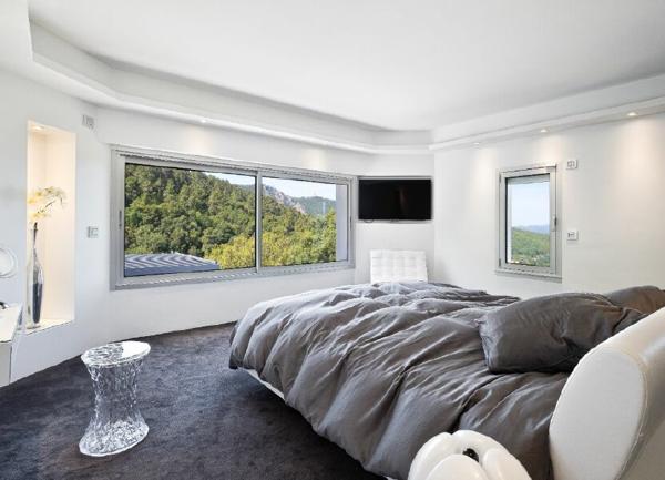 Maison à vendre    6 pièces •  Fréjus