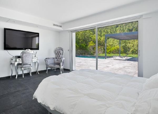 Maison à vendre    6 pièces •  Fréjus