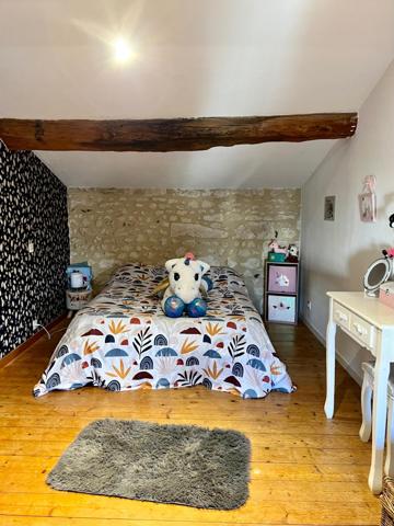 Très belle longère T6 entièrement rénovée d'environ 247 m3 sur la commune des Gonds