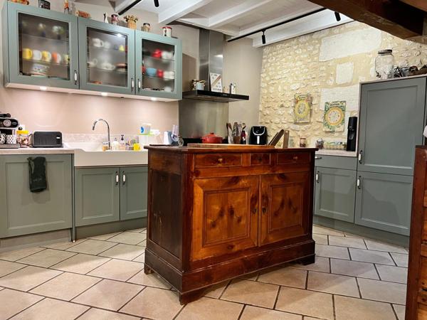 Très belle longère T6 entièrement rénovée d'environ 247 m3 sur la commune des Gonds