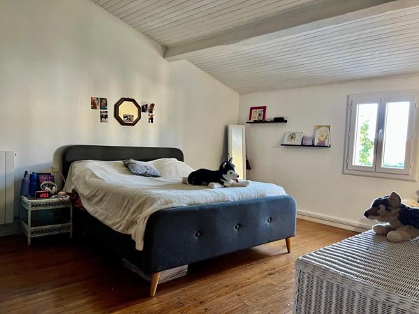 Très belle longère T6 entièrement rénovée d'environ 247 m3 sur la commune des Gonds