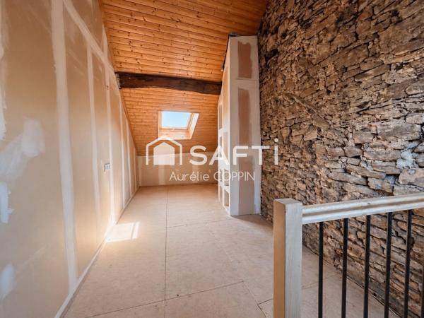 CRÉMIEU – Maison en pierre avec jardin