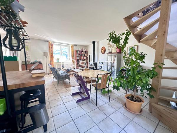 CRÉMIEU – Maison en pierre avec jardin
