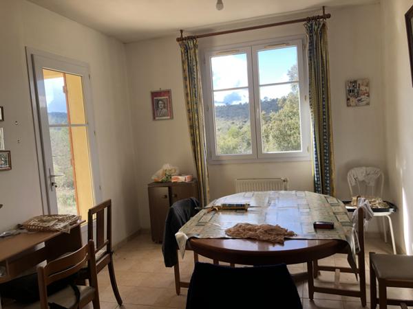 Esparron (83560) RARE - MAISON AUTONOME ET ISOLEE . 110 M²/8000 m² a 10' DE RIANS