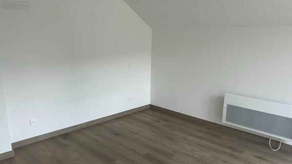 Appartement à louer à Glénac dans le Morbihan (56200), ref : 009/1324   
rue de l'église