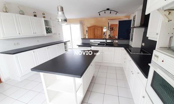 Maison d'habitation avec garage