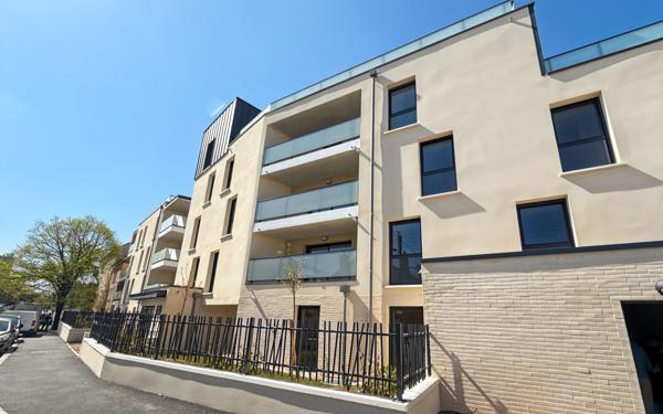 Stationnement à louer    12 m2 Orléans