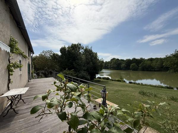 Situation exceptionnelle, 2 propriétés, un étang de pêche et une opportunité d'affaires