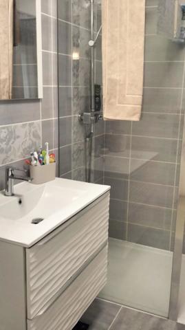 Maison 142m2, piscine , 2 mns de Neuville.