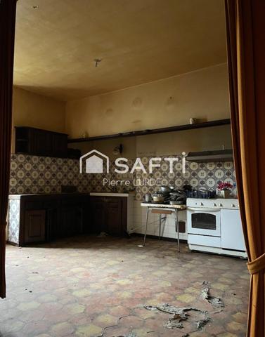 Maison de village à rénover avec garage et jardin