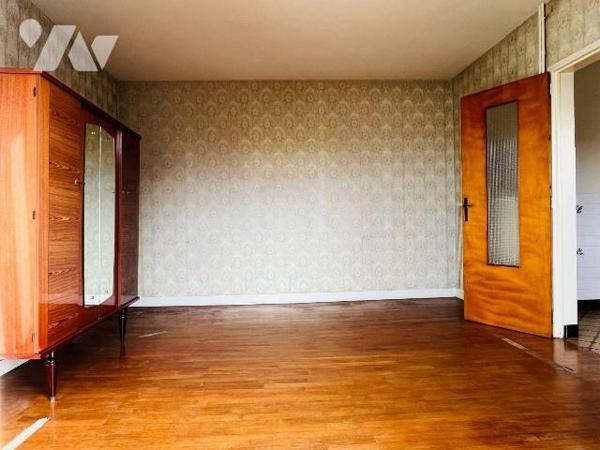 A vendre sur la commune de Avranches à Saint-Martin-des-Champs, dans un quartier recherché à de...