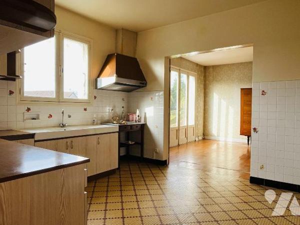 A vendre sur la commune de Avranches à Saint-Martin-des-Champs, dans un quartier recherché à de...