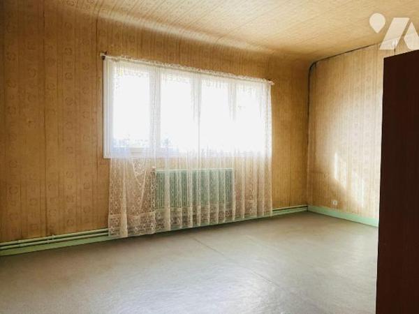 A vendre sur la commune de Avranches à Saint-Martin-des-Champs, dans un quartier recherché à de...