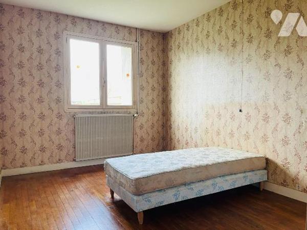 A vendre sur la commune de Avranches à Saint-Martin-des-Champs, dans un quartier recherché à de...