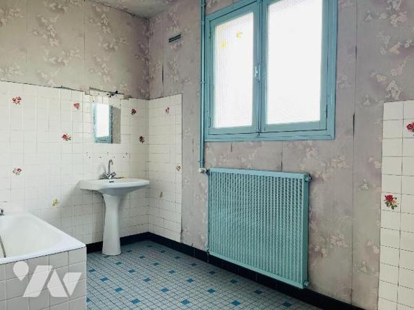 A vendre sur la commune de Avranches à Saint-Martin-des-Champs, dans un quartier recherché à de...