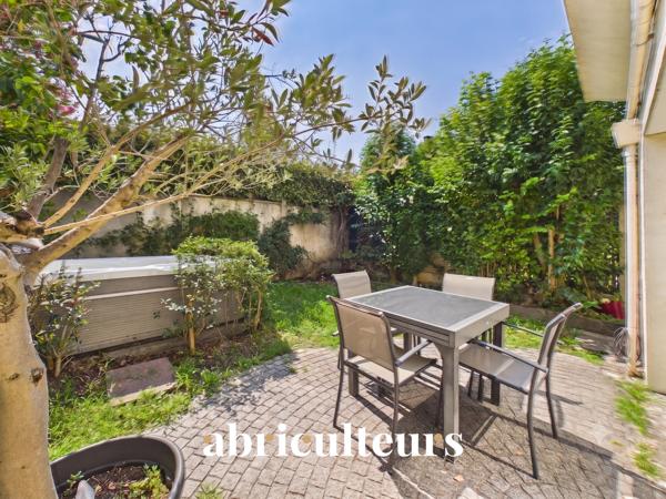 Votre oasis aux Chartrons : appartement avec jardin de 45 m²