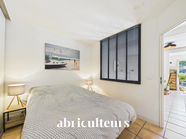 Votre oasis aux Chartrons : appartement avec jardin de 45 m²