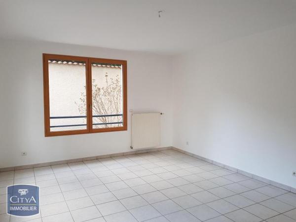 Appartement à louer 2 pièces 59.3m²