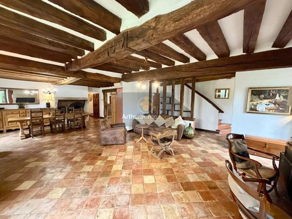 Vente                                                      Maison
                        
                     8 pièces                      280 m2                     à La Ferté-sous-Jouarre