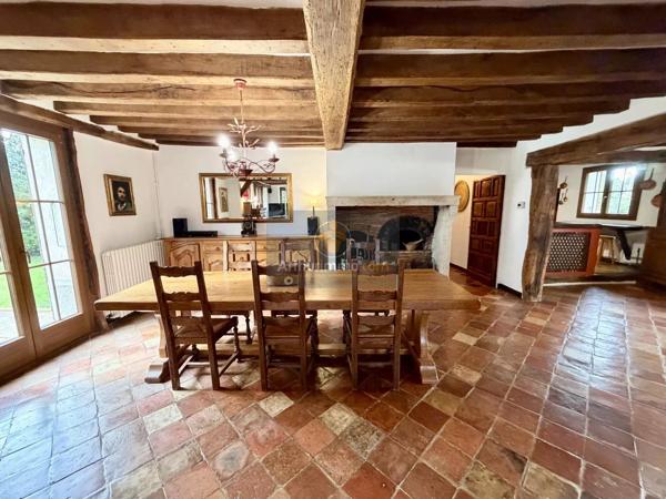 Vente                                                      Maison
                        
                     8 pièces                      280 m2                     à La Ferté-sous-Jouarre