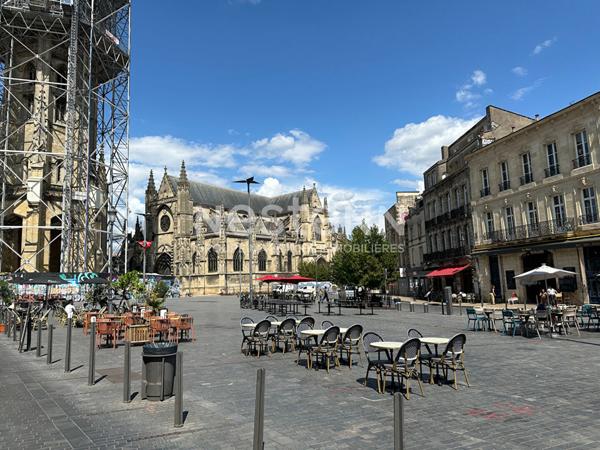 PETITE RESTAURATION avec Terrasse quartier Saint Michel