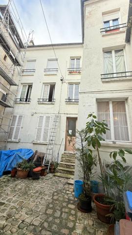 Appartement dans le coeur de ville de Meaux - 2 pièces - cour privative - cave et grenier - proche gare et commerces.