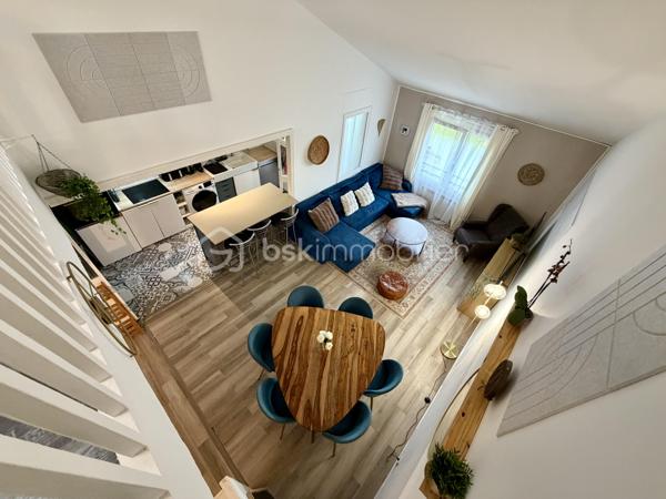 Situé dans la ville d'Evry Courcouronnes, dans un secteur très calme et recherché (LA DAME DU LAC), proche de toutes commodités (transports, écoles, commerces, activités...)

Laissez-vous charmer par ce joli F6 Duplex de 114m2 situé au 3eme et dernier étage (sans ascenseur).
Il se compose d'une entrée de 9m2 desservant un salon de 21m2 ouvert sur une cuisine de 10m2 avec avec accès a une loggia de 3,5m2, trois chambres de 9m2, 10m2 et 12m2, une salle de bains et un WC séparé.
Un escalier en colimaçon vous guidera vers une mezzanine de 8m2 avec vue sur le salon donnant accès à deux chambres supplémentaire de 8,5m2 (9,8m2 au sol) et 11m2, une salle d'eau avec WC et une pièce bonus de 3,5m2 (9,5m2 au sol) pouvant servir de petite chambre d'amis, dressing, débarras...

Un Box de 13,5m2 ainsi qu'une cave de 11m2 viennent compléter le bien.

Charges copropriété : 183€ / mois (entretient des parties communes + eau froide)
Taxe foncière : 1916€

Les Bonus :
Double vitrage PVC
Fibre
A6 et N104 à moins de 5min
Gare Evry Courcouronnes RER D à 15min à pied, 5min en bus
Le Spot (Evry 2) à 5min en voiture
Carré Sénart à 10min en voiture
Carrefour Villabé, IKEA, Castorama, LIDL... à 5min en voiture
Piscine, Gymnase, Stade à proximité

Disponible 7jrs/7 n'hésitez pas à me contacter pour plus d'informations et organiser une visite.

VIDÉO DISPONIBLE EN LIEN SUR L’ANNONCE OU SUR DEMANDE

>> 100% OUVERT AU PARTAGE INTER AGENCE !! <<