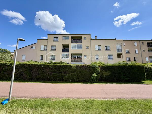 Situé dans la ville d'Evry Courcouronnes, dans un secteur très calme et recherché (LA DAME DU LAC), proche de toutes commodités (transports, écoles, commerces, activités...)

Laissez-vous charmer par ce joli F6 Duplex de 114m2 situé au 3eme et dernier étage (sans ascenseur).
Il se compose d'une entrée de 9m2 desservant un salon de 21m2 ouvert sur une cuisine de 10m2 avec avec accès a une loggia de 3,5m2, trois chambres de 9m2, 10m2 et 12m2, une salle de bains et un WC séparé.
Un escalier en colimaçon vous guidera vers une mezzanine de 8m2 avec vue sur le salon donnant accès à deux chambres supplémentaire de 8,5m2 (9,8m2 au sol) et 11m2, une salle d'eau avec WC et une pièce bonus de 3,5m2 (9,5m2 au sol) pouvant servir de petite chambre d'amis, dressing, débarras...

Un Box de 13,5m2 ainsi qu'une cave de 11m2 viennent compléter le bien.

Charges copropriété : 183€ / mois (entretient des parties communes + eau froide)
Taxe foncière : 1916€

Les Bonus :
Double vitrage PVC
Fibre
A6 et N104 à moins de 5min
Gare Evry Courcouronnes RER D à 15min à pied, 5min en bus
Le Spot (Evry 2) à 5min en voiture
Carré Sénart à 10min en voiture
Carrefour Villabé, IKEA, Castorama, LIDL... à 5min en voiture
Piscine, Gymnase, Stade à proximité

Disponible 7jrs/7 n'hésitez pas à me contacter pour plus d'informations et organiser une visite.

VIDÉO DISPONIBLE EN LIEN SUR L’ANNONCE OU SUR DEMANDE

>> 100% OUVERT AU PARTAGE INTER AGENCE !! <<