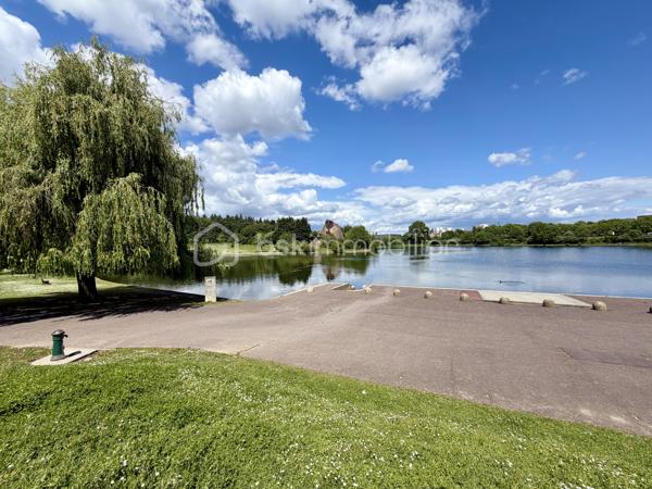 Situé dans la ville d'Evry Courcouronnes, dans un secteur très calme et recherché (LA DAME DU LAC), proche de toutes commodités (transports, écoles, commerces, activités...)

Laissez-vous charmer par ce joli F6 Duplex de 114m2 situé au 3eme et dernier étage (sans ascenseur).
Il se compose d'une entrée de 9m2 desservant un salon de 21m2 ouvert sur une cuisine de 10m2 avec avec accès a une loggia de 3,5m2, trois chambres de 9m2, 10m2 et 12m2, une salle de bains et un WC séparé.
Un escalier en colimaçon vous guidera vers une mezzanine de 8m2 avec vue sur le salon donnant accès à deux chambres supplémentaire de 8,5m2 (9,8m2 au sol) et 11m2, une salle d'eau avec WC et une pièce bonus de 3,5m2 (9,5m2 au sol) pouvant servir de petite chambre d'amis, dressing, débarras...

Un Box de 13,5m2 ainsi qu'une cave de 11m2 viennent compléter le bien.

Charges copropriété : 183€ / mois (entretient des parties communes + eau froide)
Taxe foncière : 1916€

Les Bonus :
Double vitrage PVC
Fibre
A6 et N104 à moins de 5min
Gare Evry Courcouronnes RER D à 15min à pied, 5min en bus
Le Spot (Evry 2) à 5min en voiture
Carré Sénart à 10min en voiture
Carrefour Villabé, IKEA, Castorama, LIDL... à 5min en voiture
Piscine, Gymnase, Stade à proximité

Disponible 7jrs/7 n'hésitez pas à me contacter pour plus d'informations et organiser une visite.

VIDÉO DISPONIBLE EN LIEN SUR L’ANNONCE OU SUR DEMANDE

>> 100% OUVERT AU PARTAGE INTER AGENCE !! <<