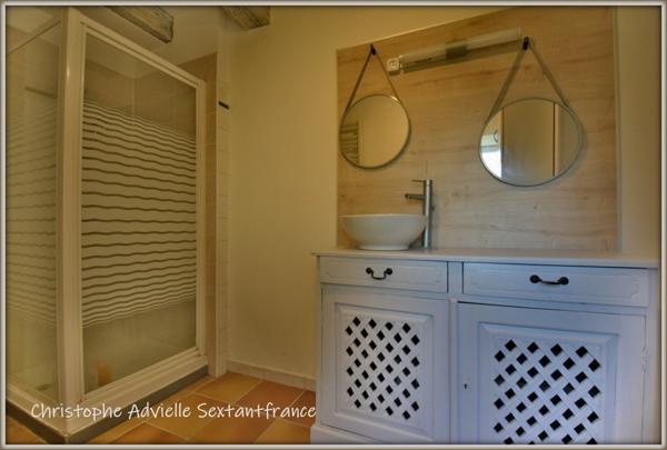 Périgourdine en pierres, rénovée, 3 chambres et un bureau sur terrain de 1820 M2 environ