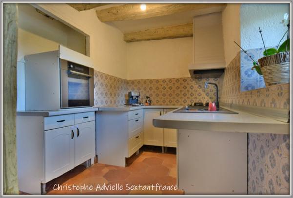 Périgourdine en pierres, rénovée, 3 chambres et un bureau sur terrain de 1820 M2 environ