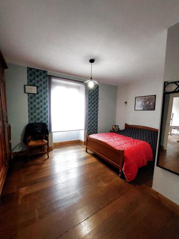 Valence-en-poitou (86700) Grande maison familiale en pierres