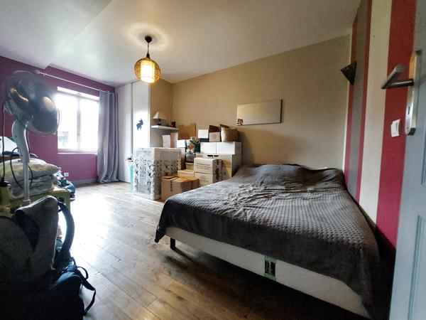 Valence-en-poitou (86700) Grande maison familiale en pierres