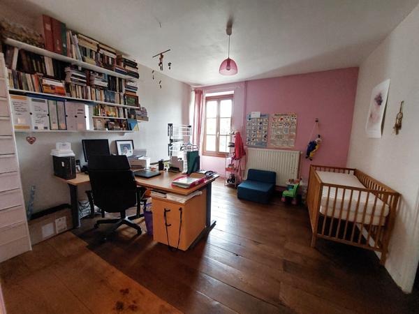 Valence-en-poitou (86700) Grande maison familiale en pierres