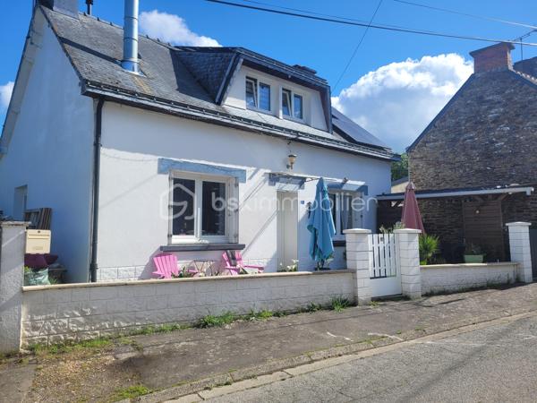 Et si votre prochaine maison était celle-ci ?

Venez découvrir cette jolie maison rénovée, non mitoyenne, située dans un environnement calme, avec arrêt de bus scolaire à proximité. Vous profiterez également d’un garage indépendant et d’un agréable jardin clos.

Cette maison de caractère d’environ 80 m², datant de 1900, se compose comme suit :

Au rez-de-chaussée :

- Une pièce de vie lumineuse avec séjour / salon
- Une cuisine ouverte
- Une buanderie
- Une salle de bain
- Un WC indépendant
- Une chambre

À l’étage :

- Deux chambres
- Un espace bureau ou chambre d’enfant
- Une pièce pouvant être aménagée en dressing
- Un WC

Confort et équipements :

- Poêle à bois
- Pompe à chaleur
- Panneaux solaires
- Double vitrage PVC
- Jardin clos
- Garage indépendant

DPE en cours

Quelques travaux de personnalisation permettront de la remettre à votre goût et d’en faire un véritable cocon.

Le tout sur un terrain de 435 m², idéal pour profiter d’un extérieur sans trop d’entretien.

Une maison pleine de potentiel à visiter sans tarder !