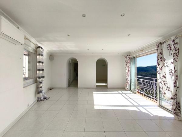 Bagnols-en-Forêt (83600) Bagnols-en-Forêt : Duplex de 112 m² avec vue panoramique
