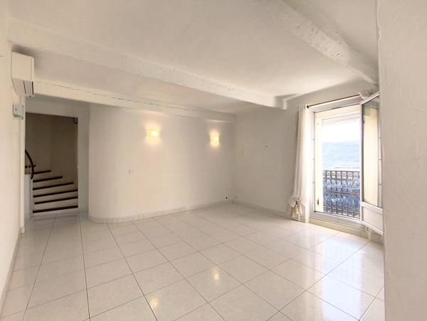 Bagnols-en-Forêt (83600) Bagnols-en-Forêt : Duplex de 112 m² avec vue panoramique