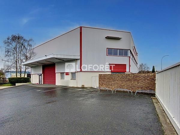 Location local commercial Quincy-Voisins - 680 m² - 4 000 €/mois