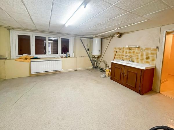 Grande maison familiale avec dépendances et terrain clos. Saint-Aout