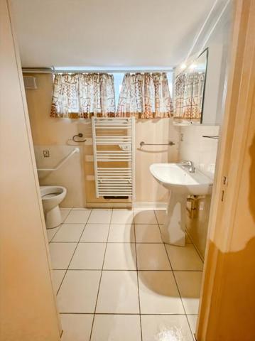 Grande maison familiale avec dépendances et terrain clos. Saint-Aout