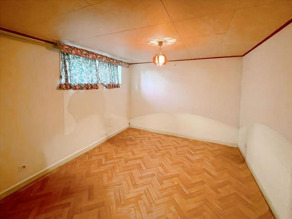 Grande maison familiale avec dépendances et terrain clos. Saint-Aout