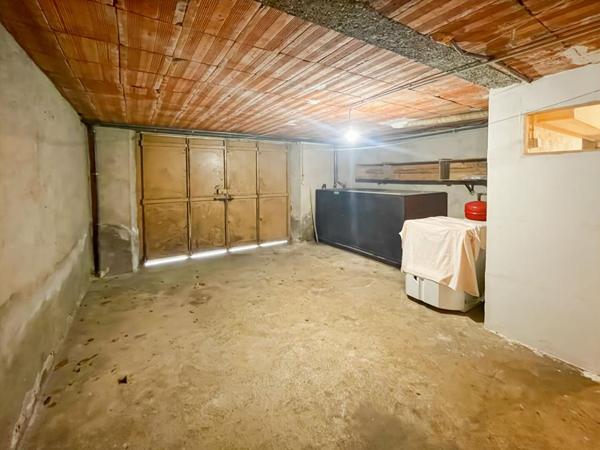 Grande maison familiale avec dépendances et terrain clos. Saint-Aout