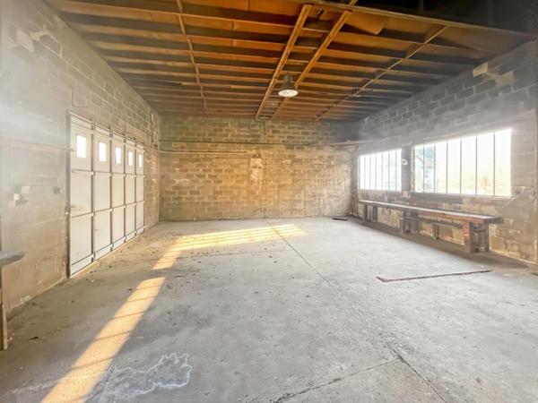 Grande maison familiale avec dépendances et terrain clos. Saint-Aout