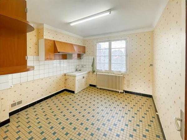 Grande maison familiale avec dépendances et terrain clos. Saint-Aout