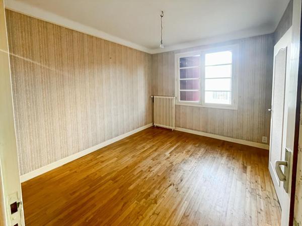 Grande maison familiale avec dépendances et terrain clos. Saint-Aout