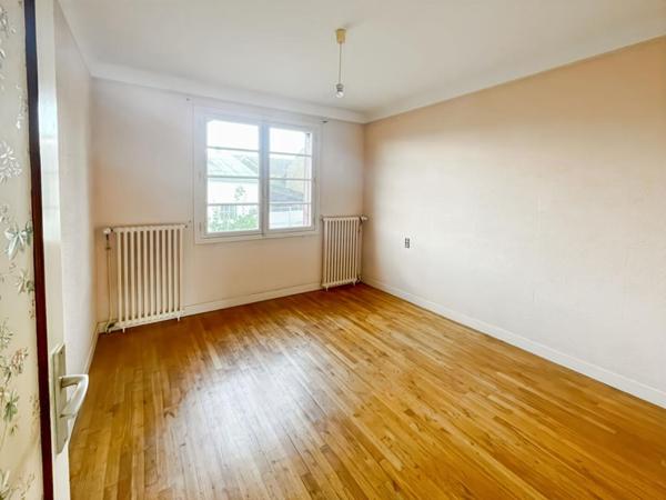 Grande maison familiale avec dépendances et terrain clos. Saint-Aout