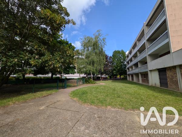 Location studio 9 m² Cergy