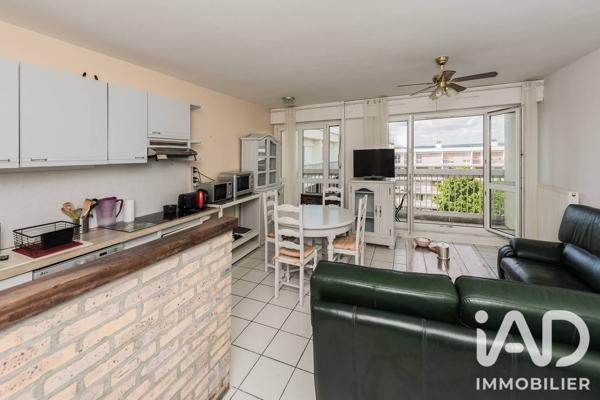 Location studio 9 m² Cergy